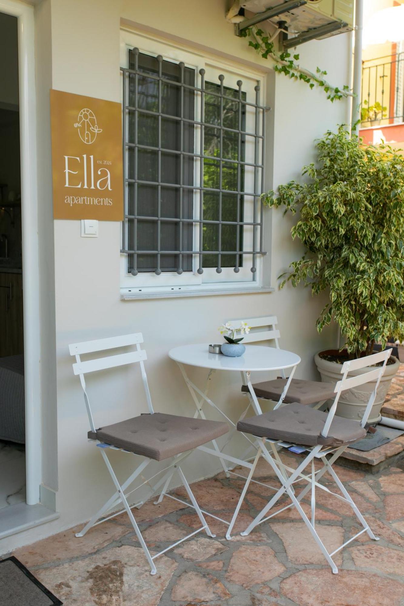 Ella Apartments Parga Esterno foto